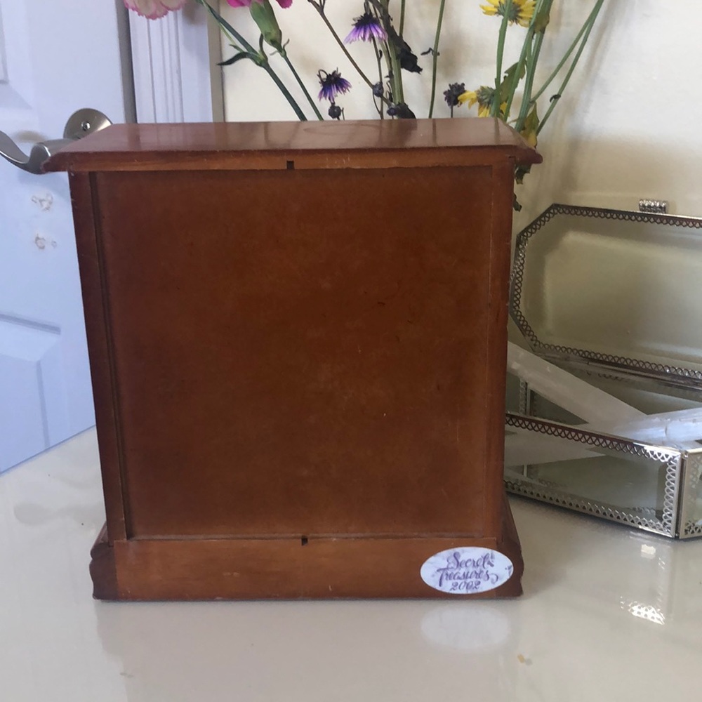Jewelry box - Picture 3 of 3